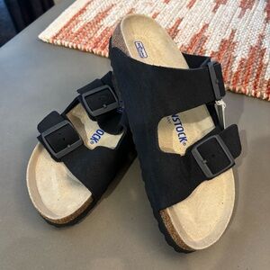 NWB Birkenstock Women’s Arizona Sandal, Size 38/ US 7 Narrow